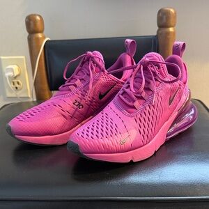 Nike Women's AIR270 Fuchsia Sneakers